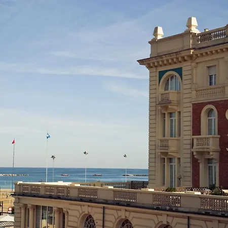 Hotell Grand 4*