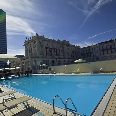 Hotell Grand 4*